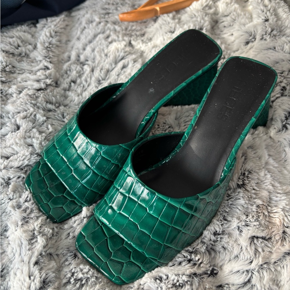 Green Croc-Embossed Women's Mules